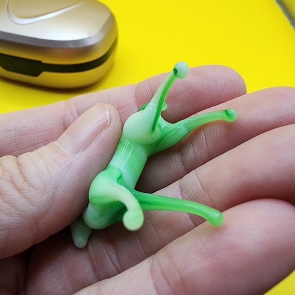 Vintage Hand Blown Glass Horse 1.5" Swirled Green White Figurine - Picture 5 of 5